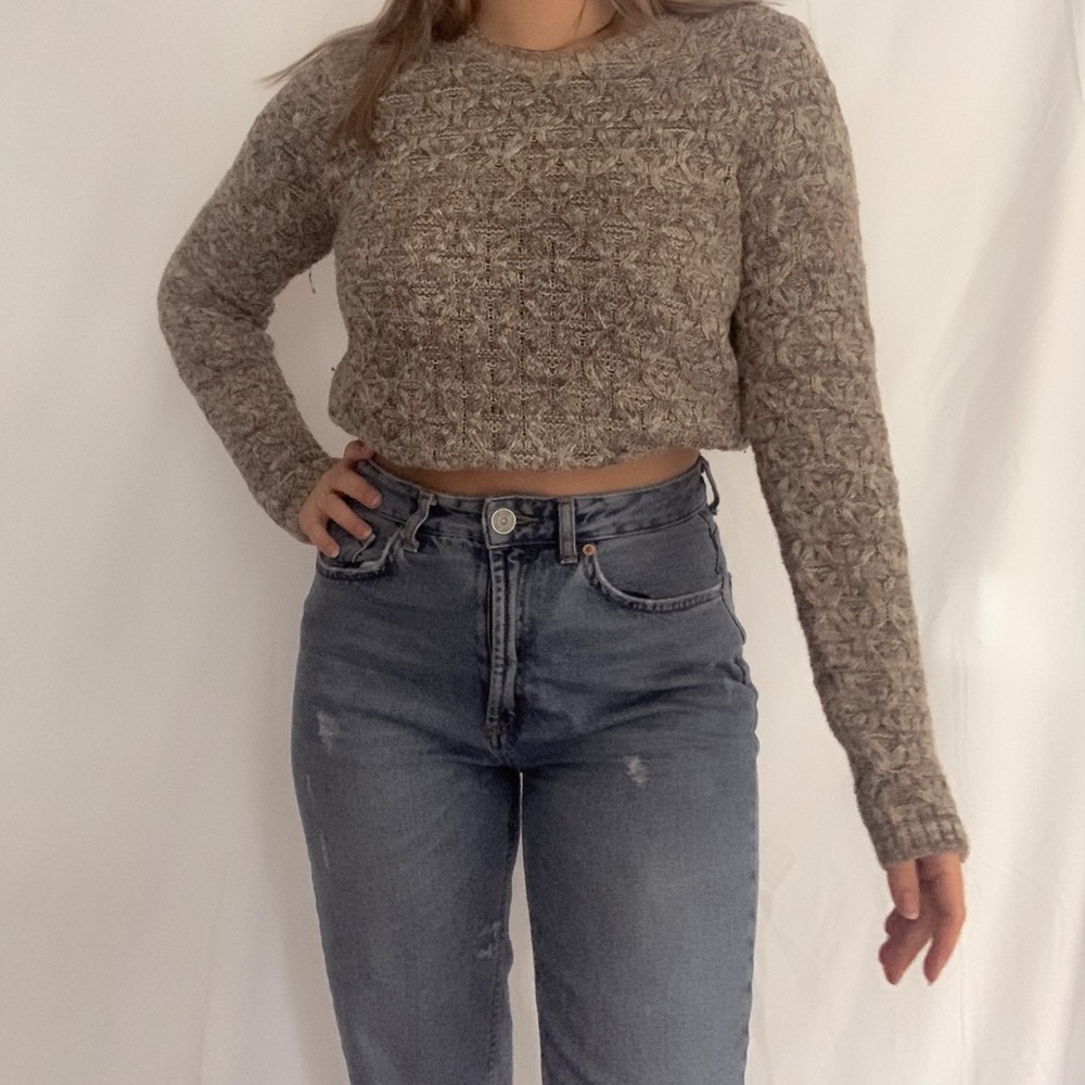 grey knit sweater